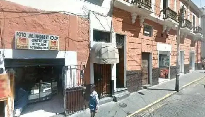 Botica Del Pueblo Cerca De Mideg - Mariano Melgar