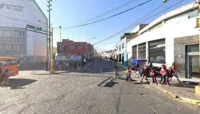 Estacion Salaverry Y La Merced Cerca De Mideg - Arequipa