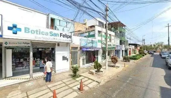 Farmacia Isis -    Zafiros Instagramdeg - Trujillo