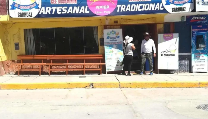 Market Plaza Carhuaz - Perú