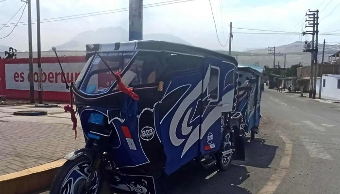 Paradero de moto taxi, El Faro De Salaverry - Luis Negreiros